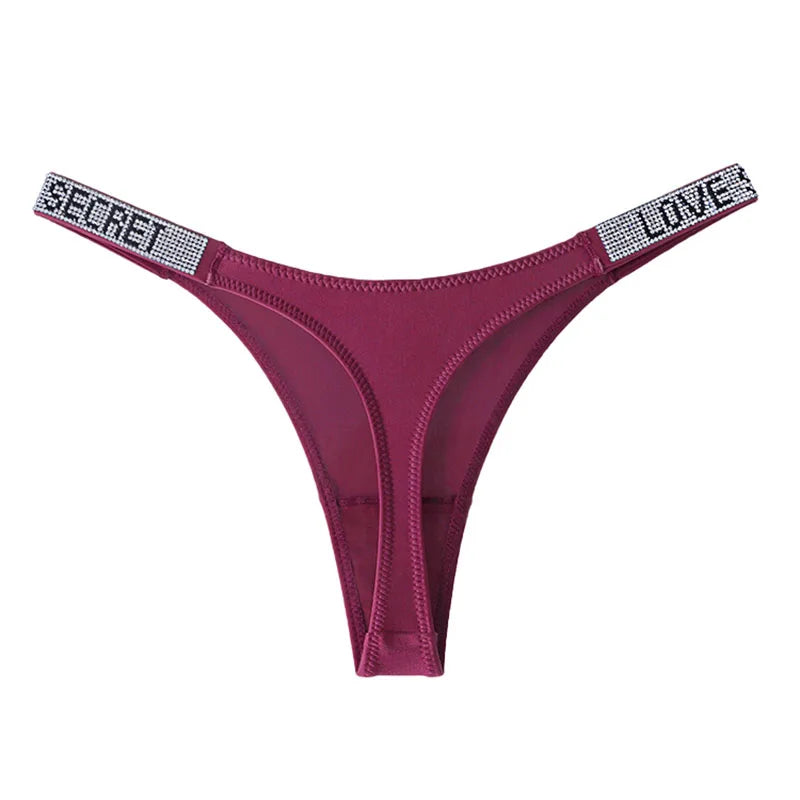 Strings Sexy en Satin avec Ceinture Strass "LOVE" – 11 Couleurs Disponibles