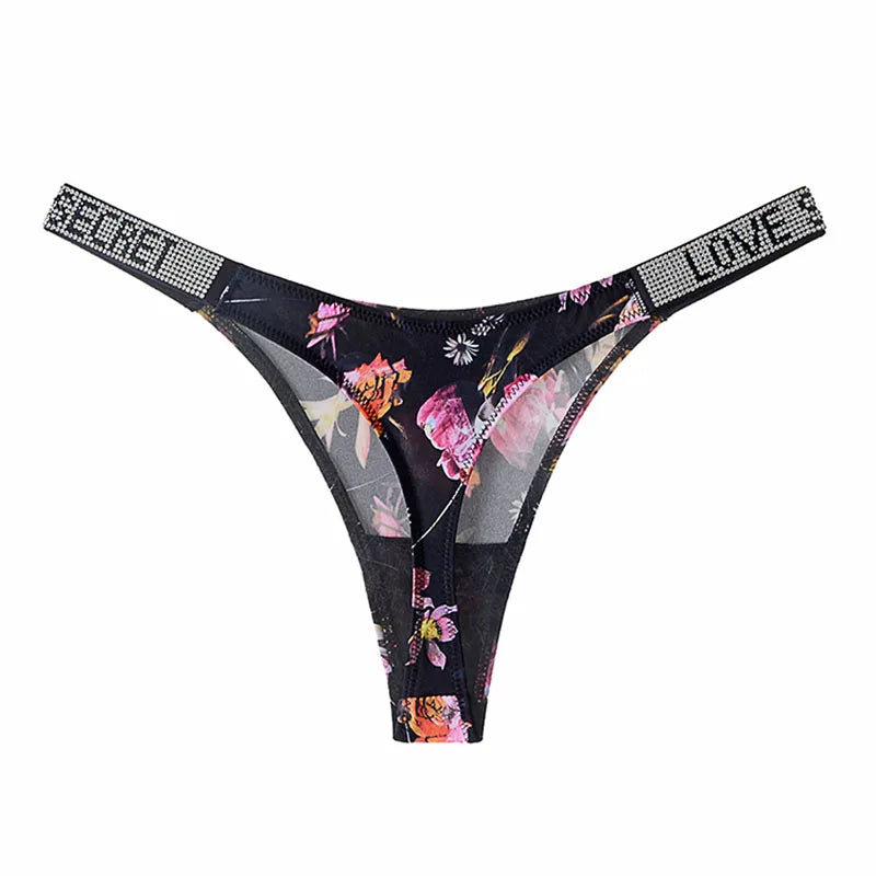 Strings Sexy en Satin avec Ceinture Strass "LOVE" – 11 Couleurs Disponibles