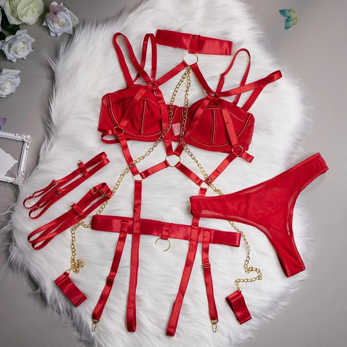 Ensemble de lingerie sexy avec harnais, chaînes et menottes - noir ou rouge